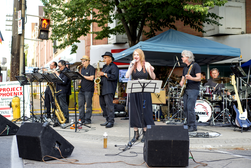 Street perfomer during Toronto Jazz festival